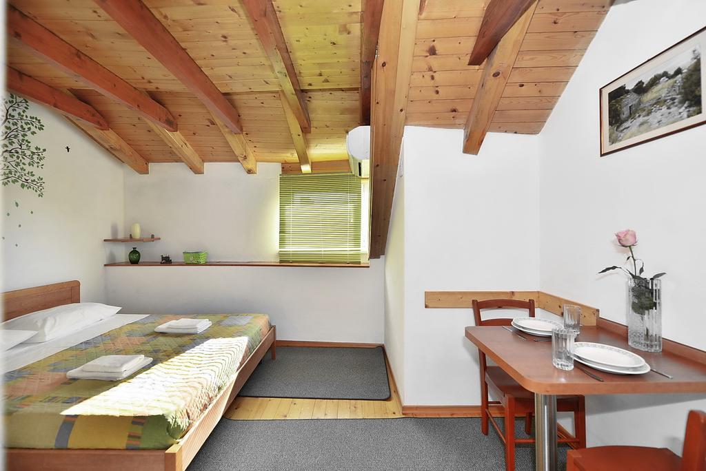 Apartments Mirabella 오미스 외부 사진