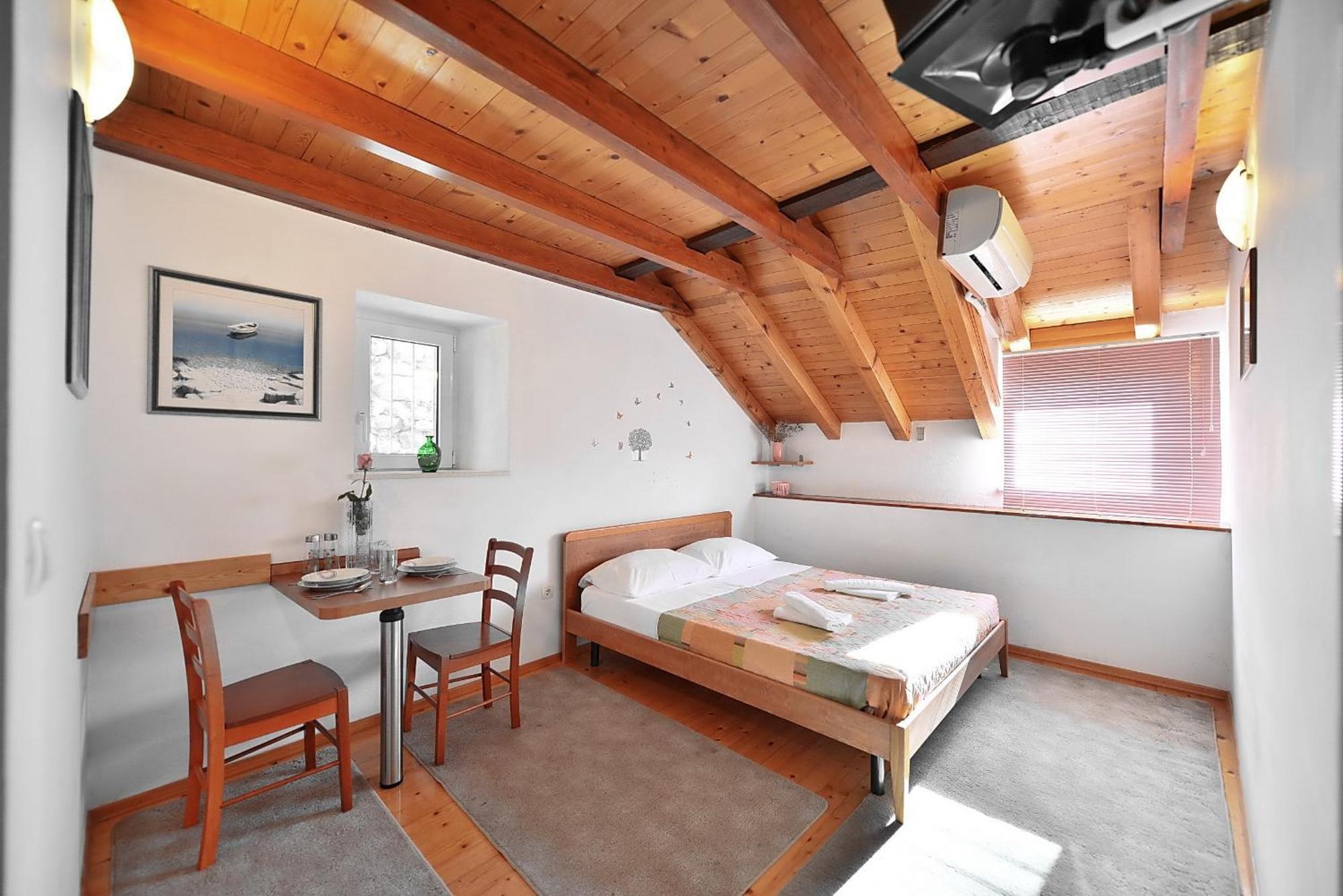 Apartments Mirabella 오미스 외부 사진