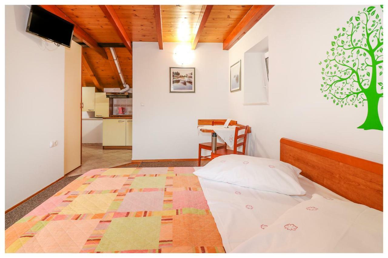 Apartments Mirabella 오미스 외부 사진