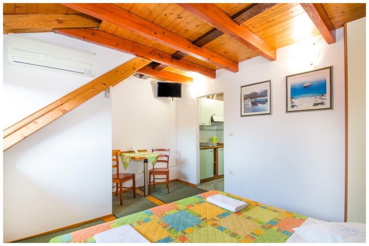 Apartments Mirabella 오미스 외부 사진