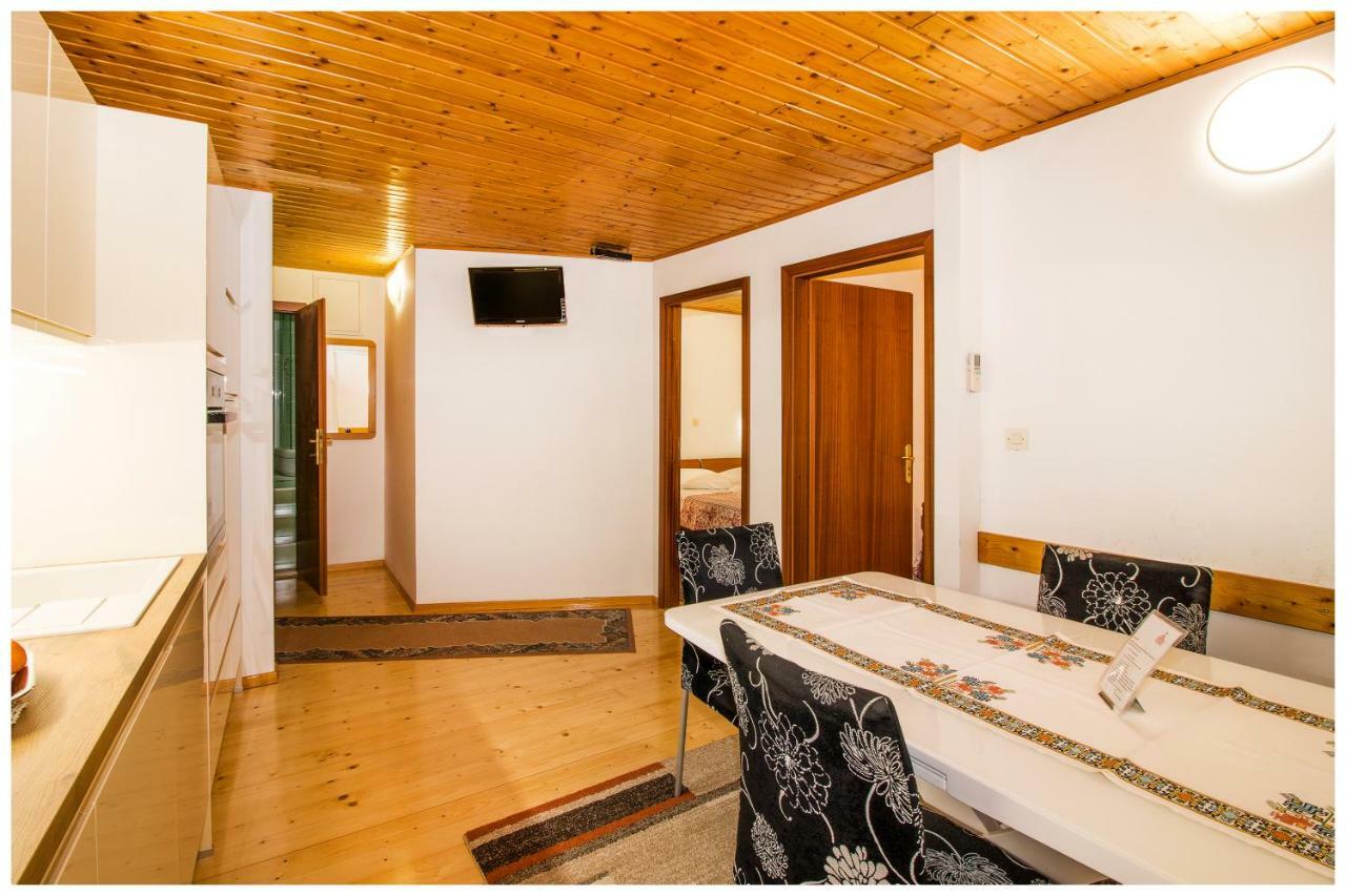 Apartments Mirabella 오미스 외부 사진